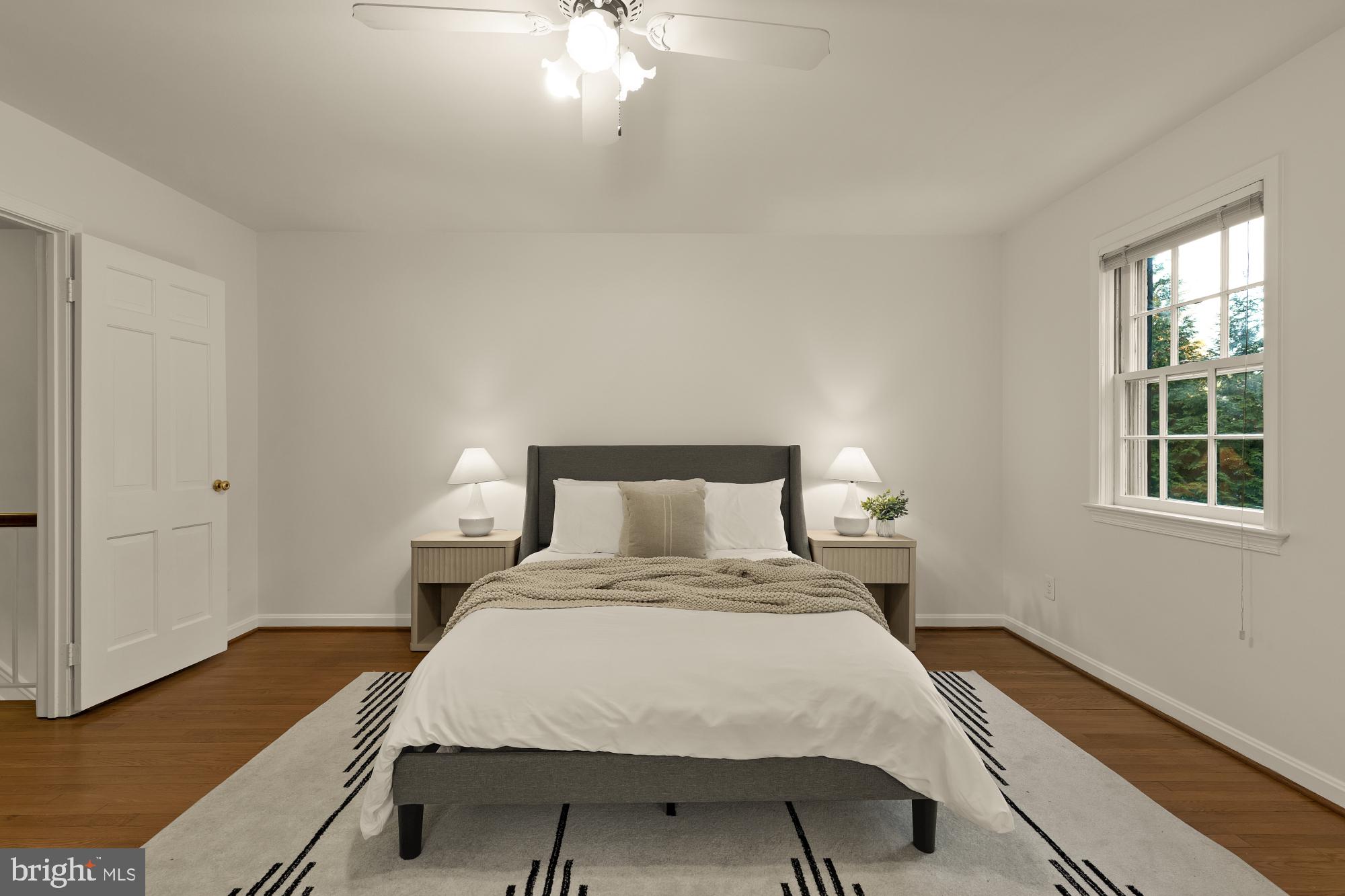 4939 CRESCENT STREET C18