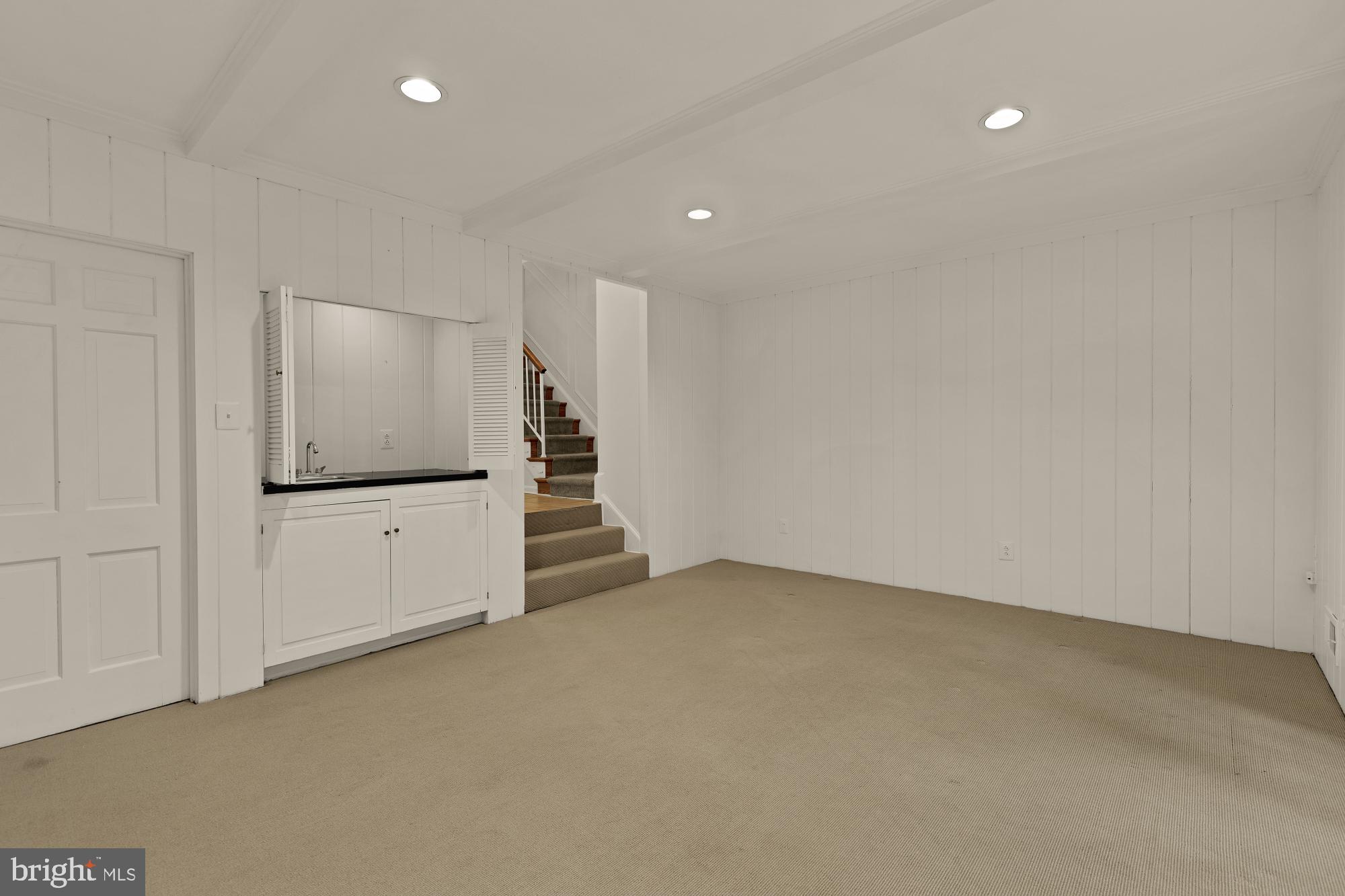 4939 CRESCENT STREET C18