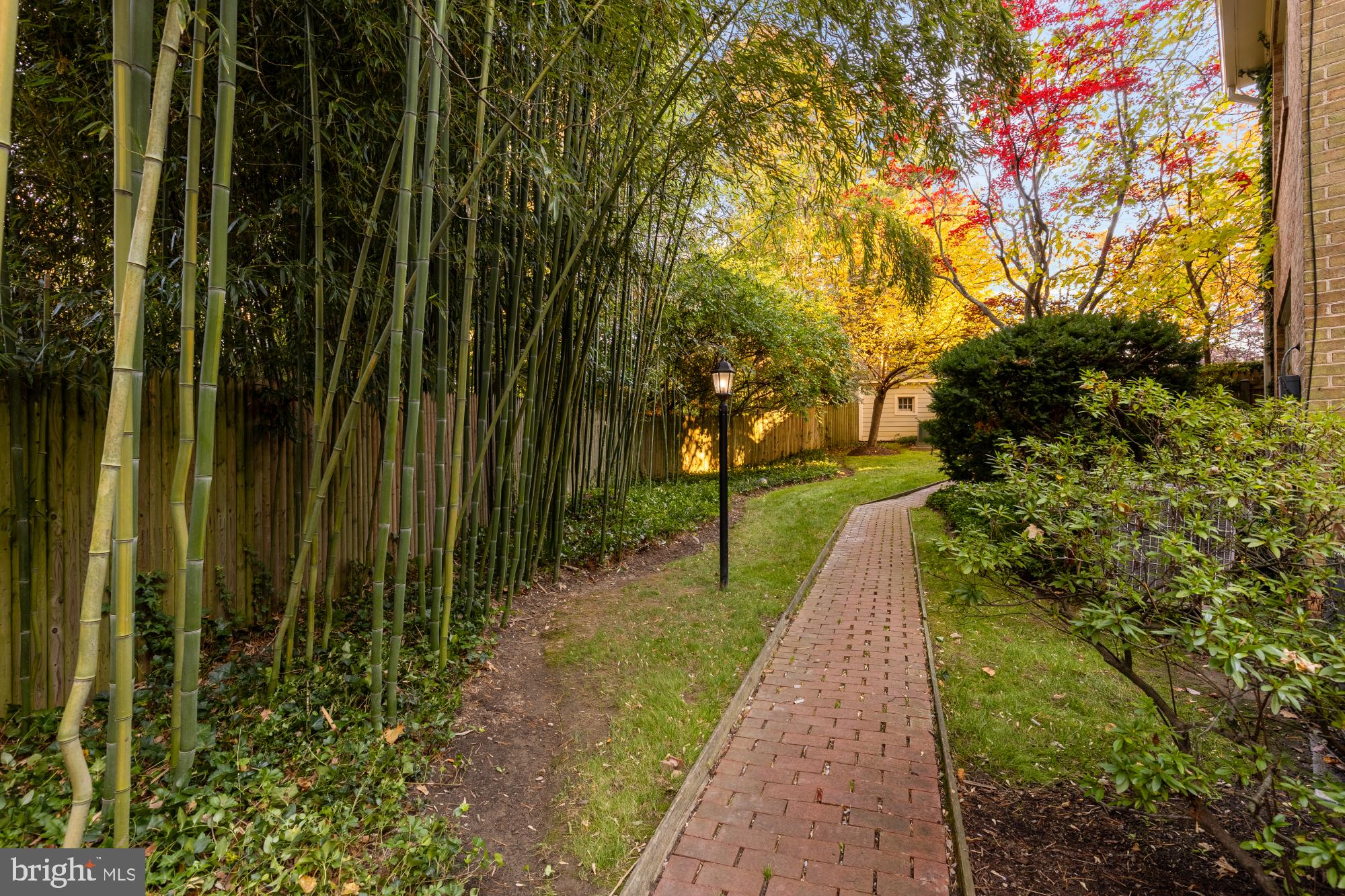 4939 CRESCENT STREET C18