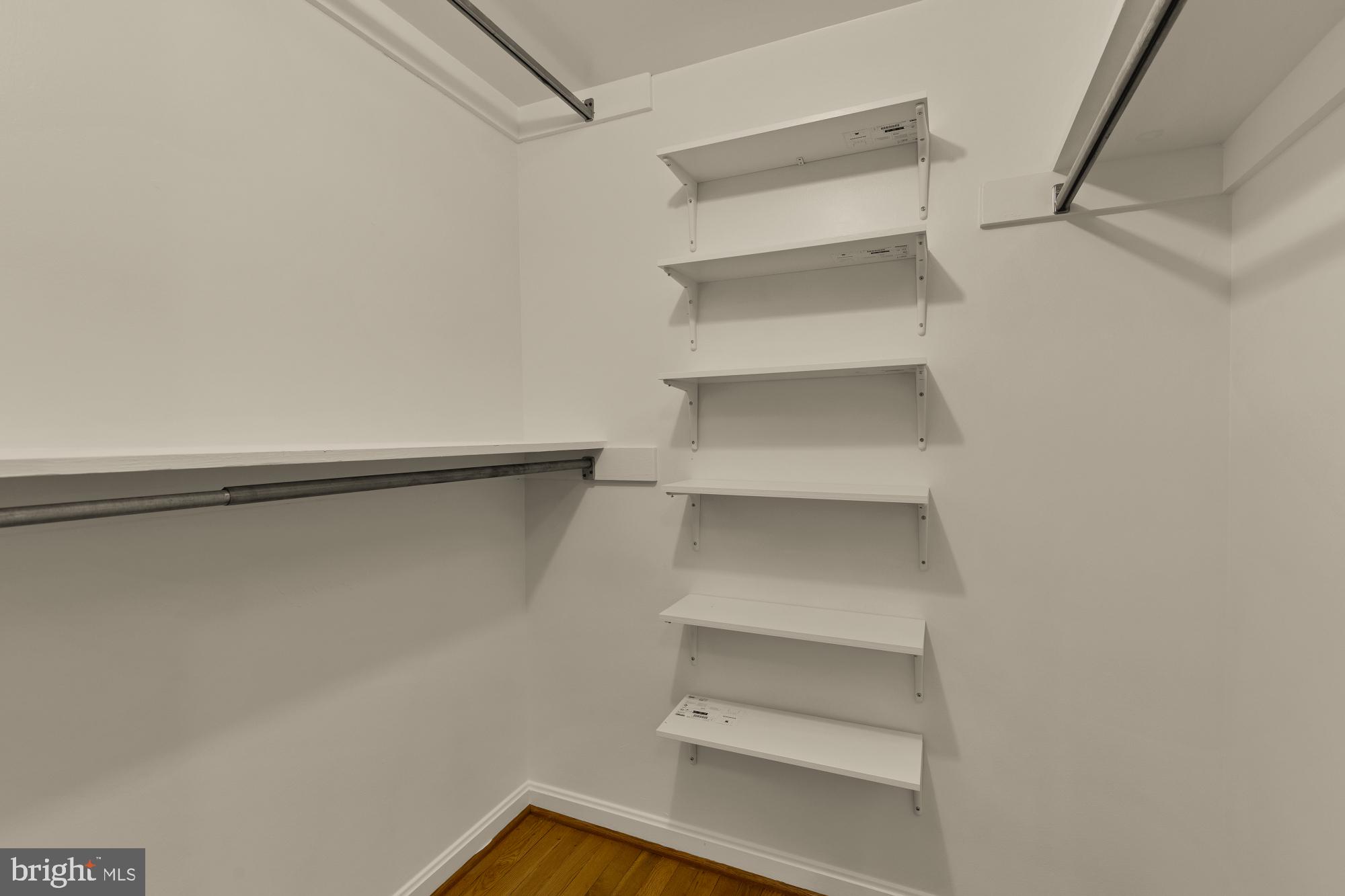 4939 CRESCENT STREET C18