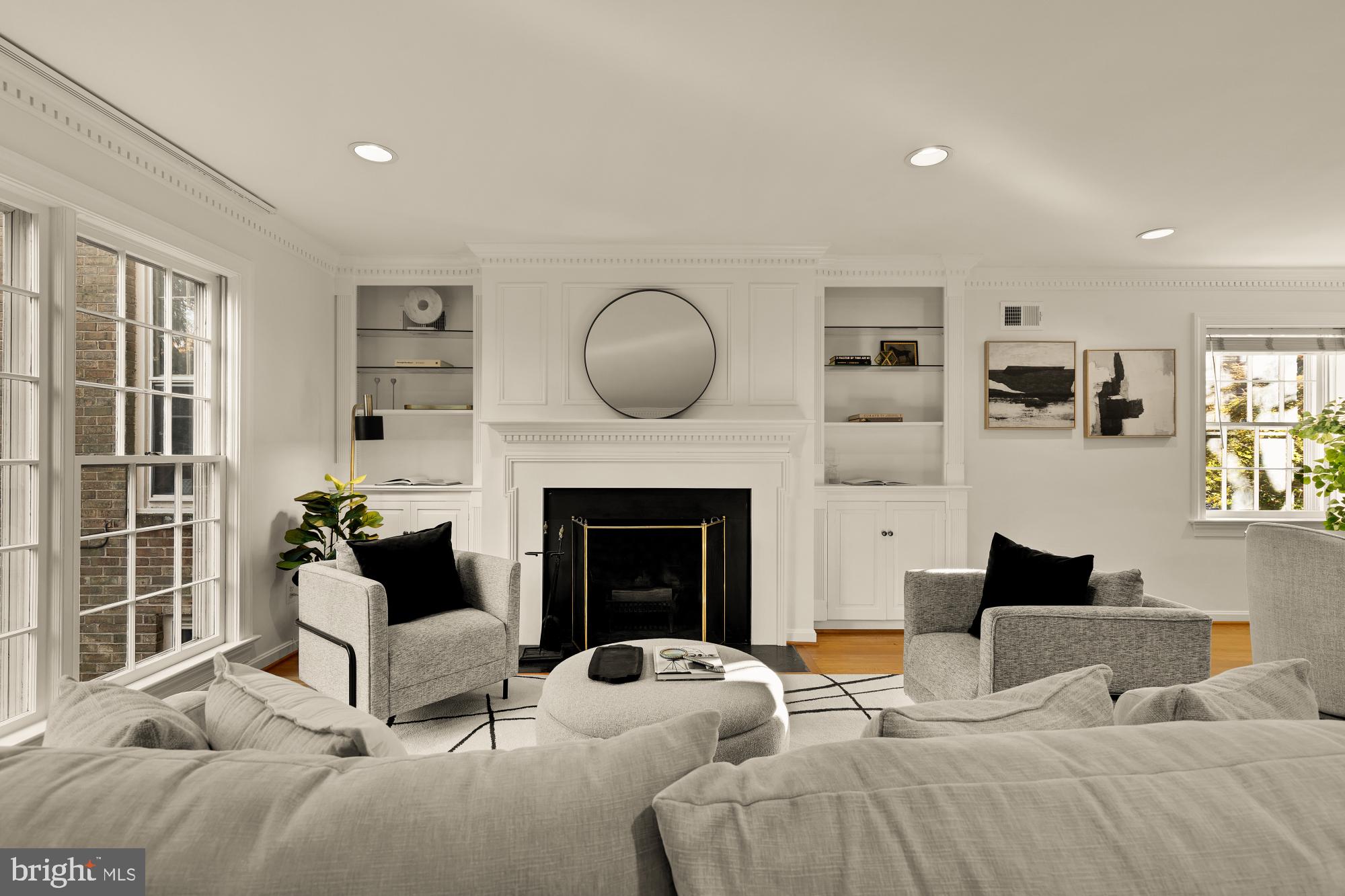 4939 CRESCENT STREET C18