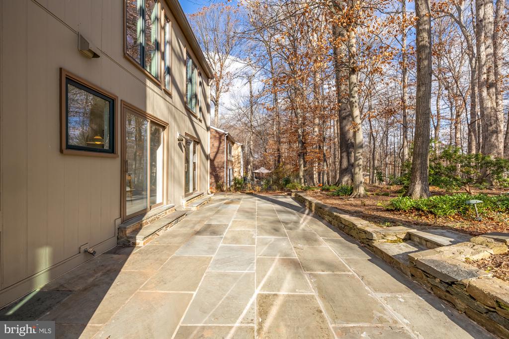 8809 HIDDEN HILL LANE