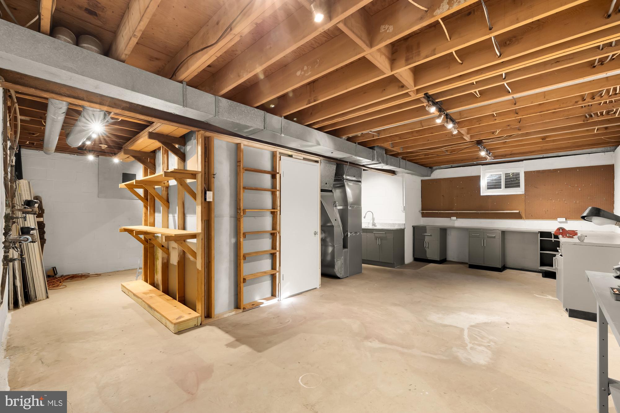 8809 HIDDEN HILL LANE