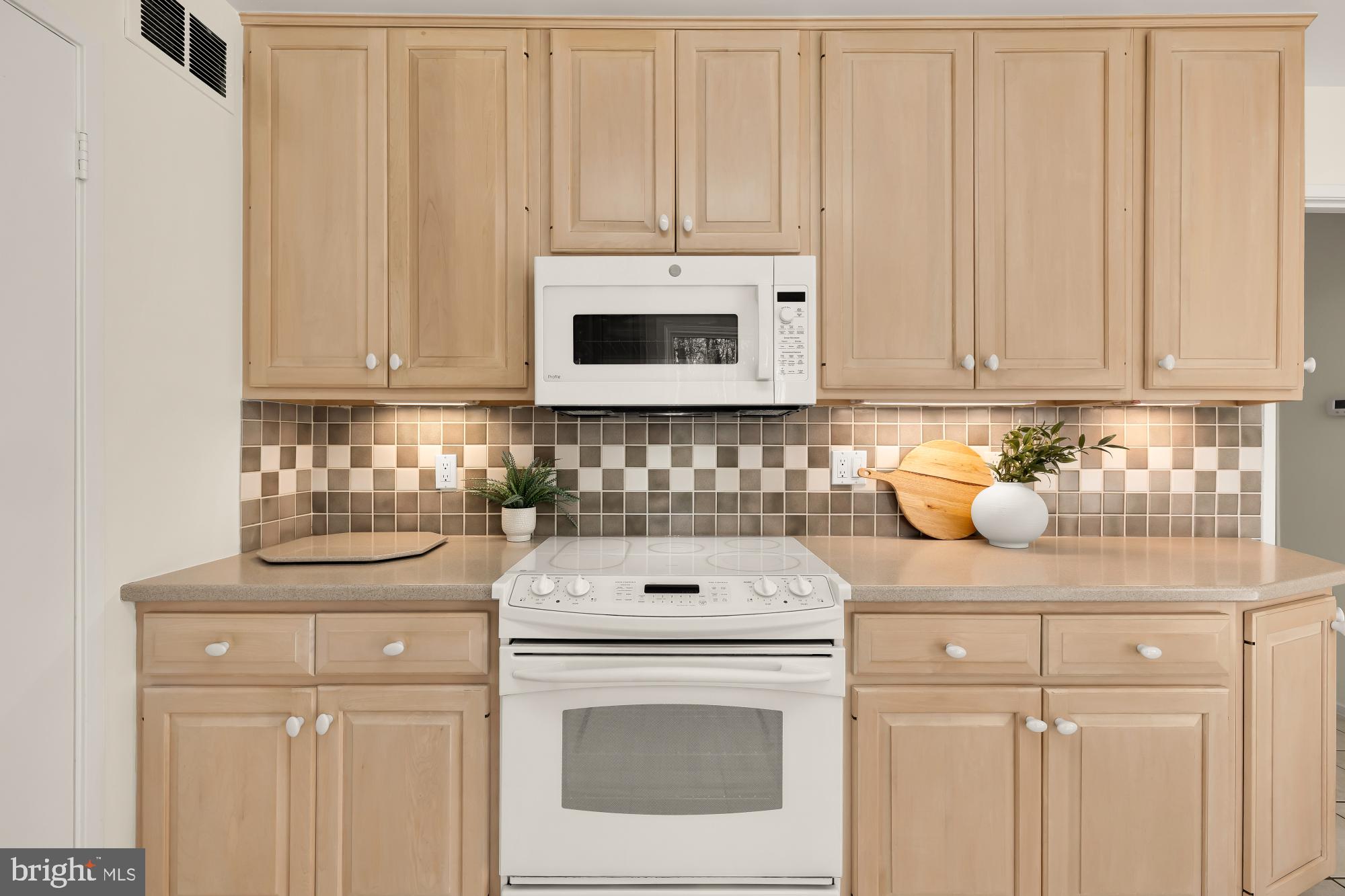 8809 HIDDEN HILL LANE