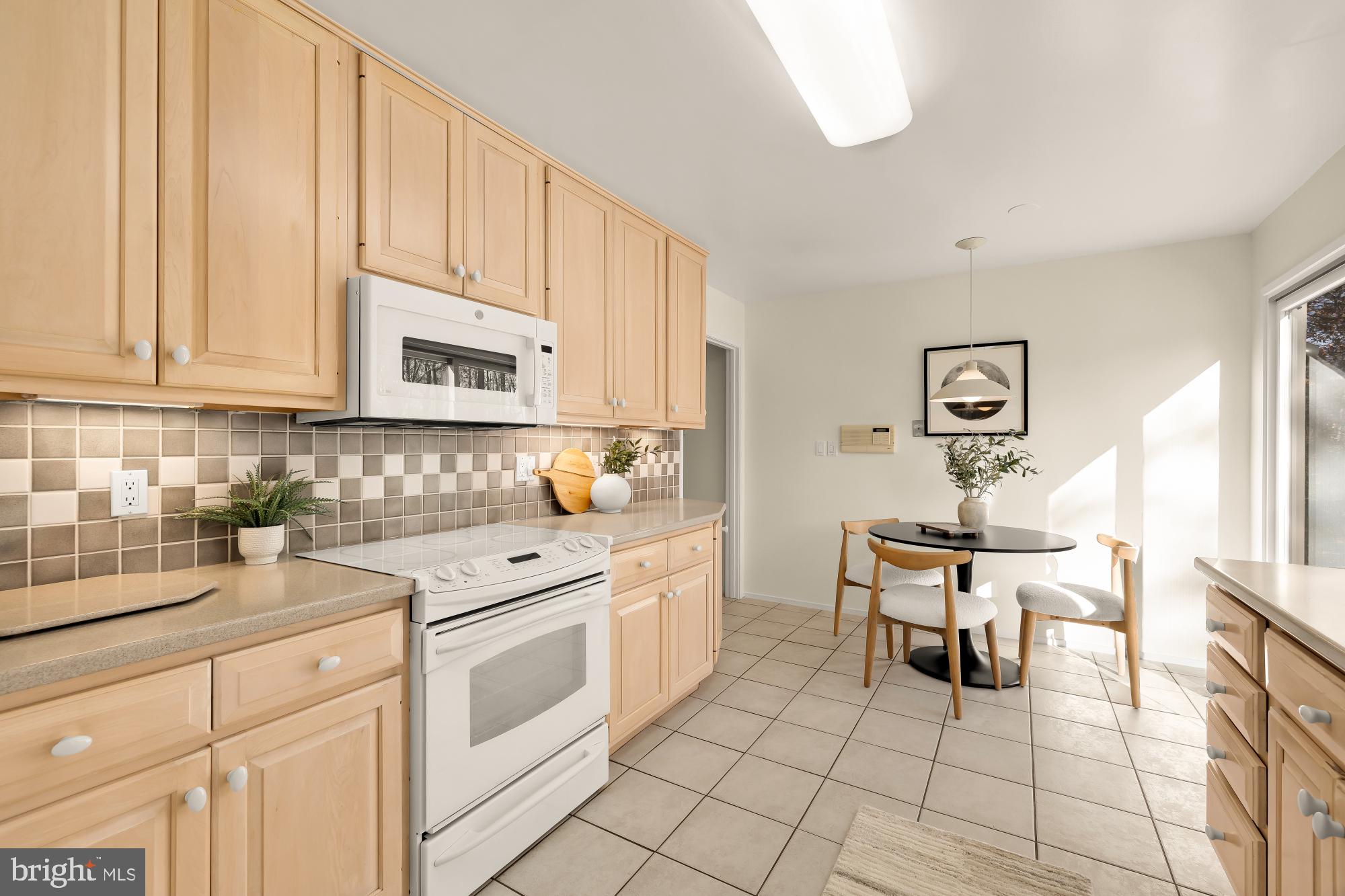 8809 HIDDEN HILL LANE