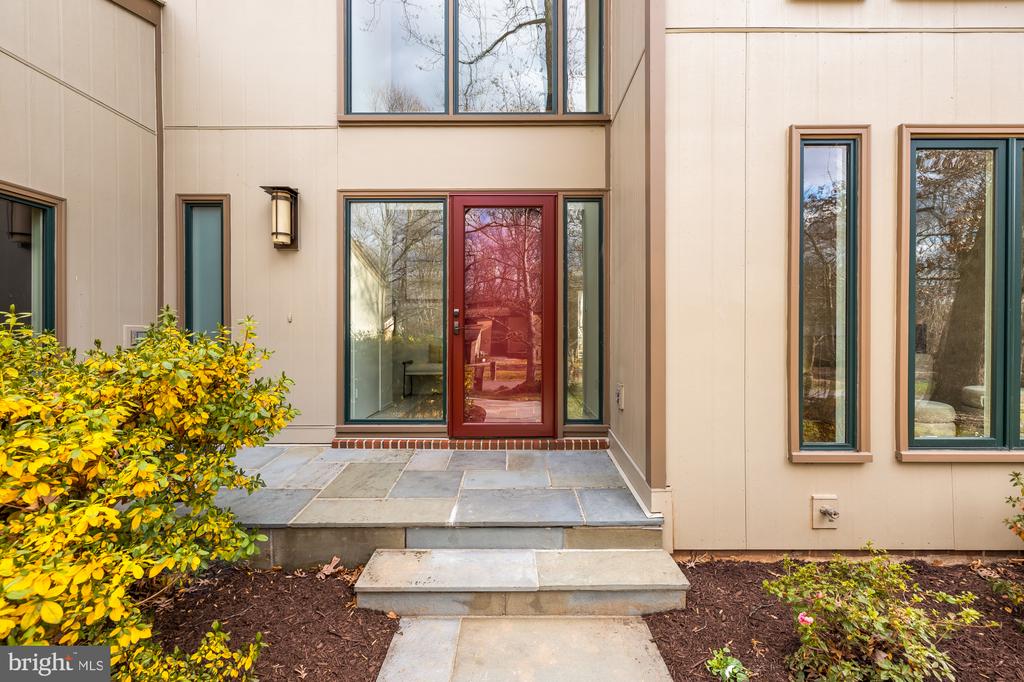 8809 HIDDEN HILL LANE