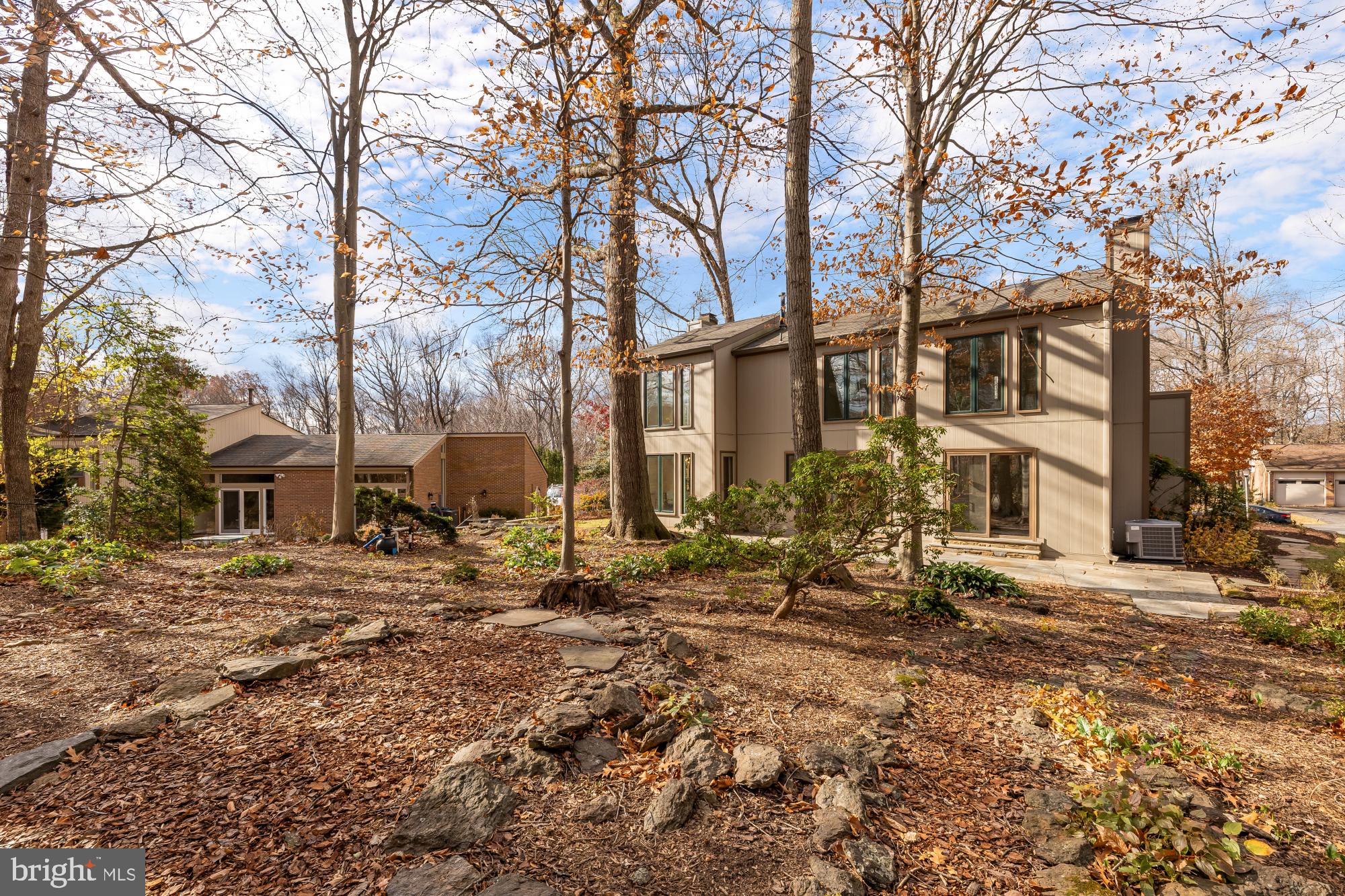 8809 HIDDEN HILL LANE