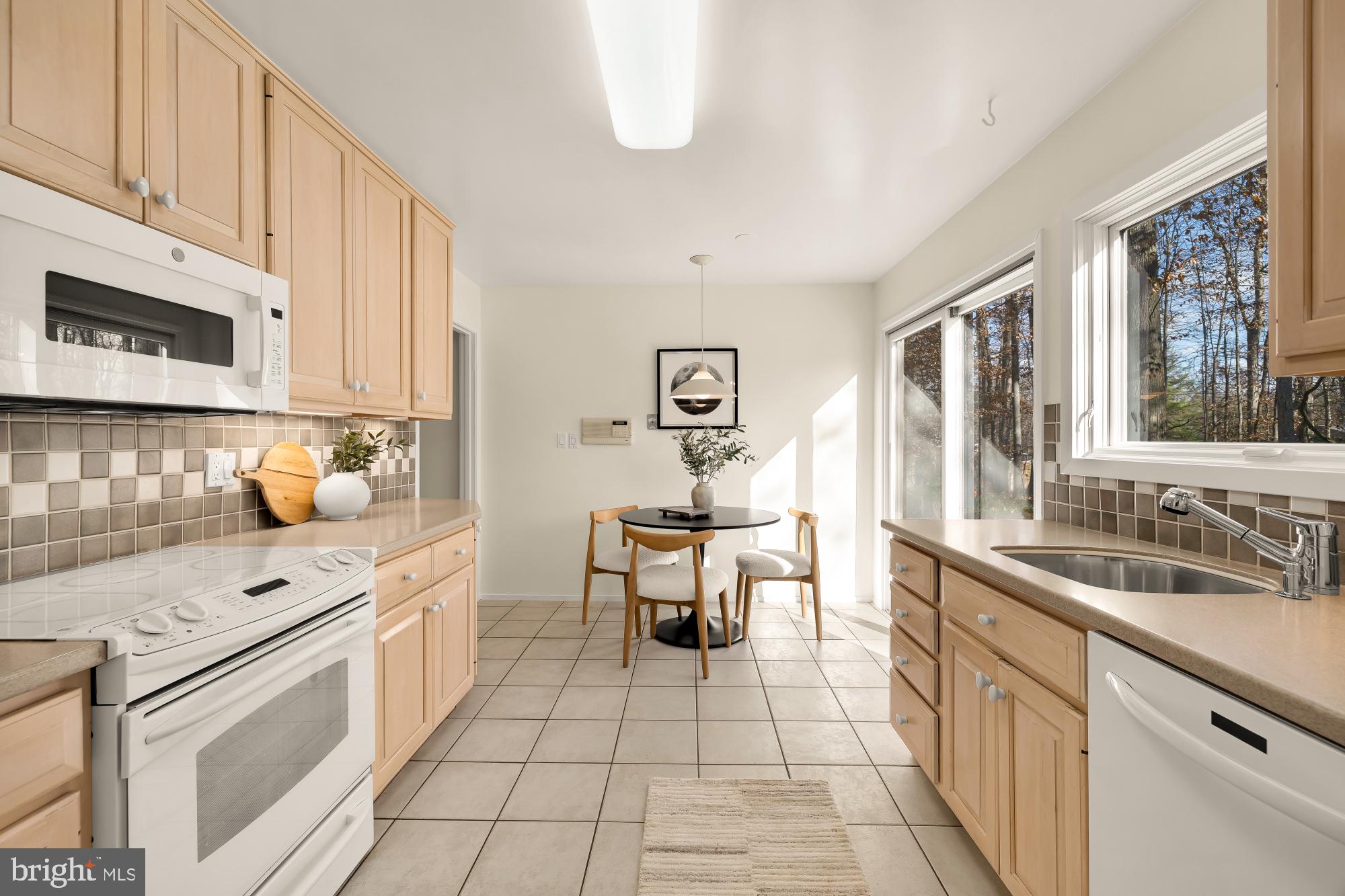 8809 HIDDEN HILL LANE