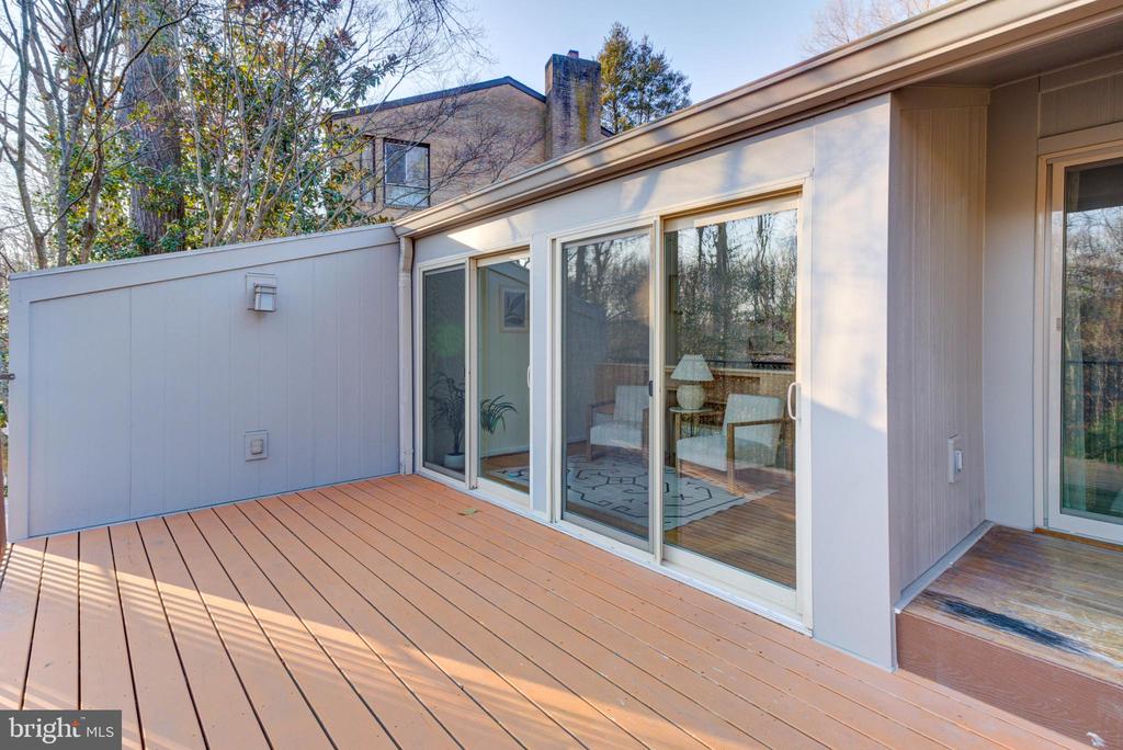 8610 HIDDEN HILL LANE