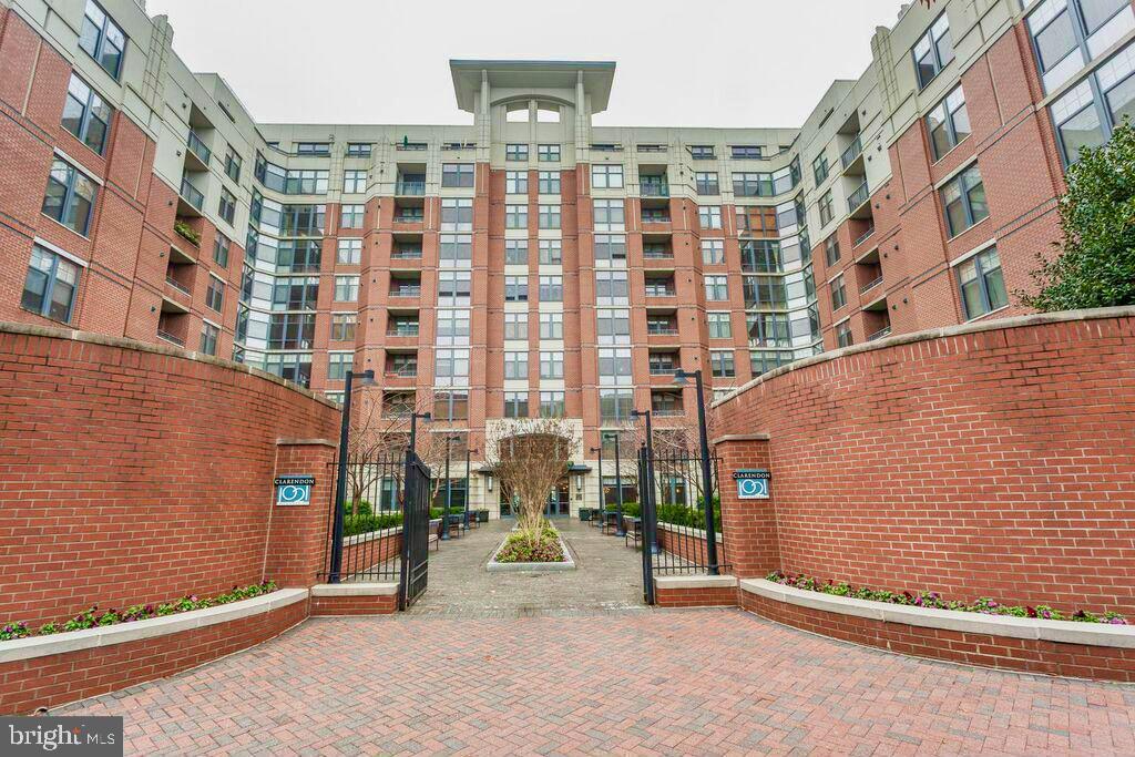 1021 N GARFIELD ST N #945