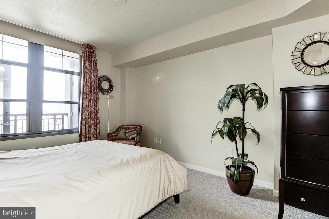 1021 N GARFIELD ST N #945