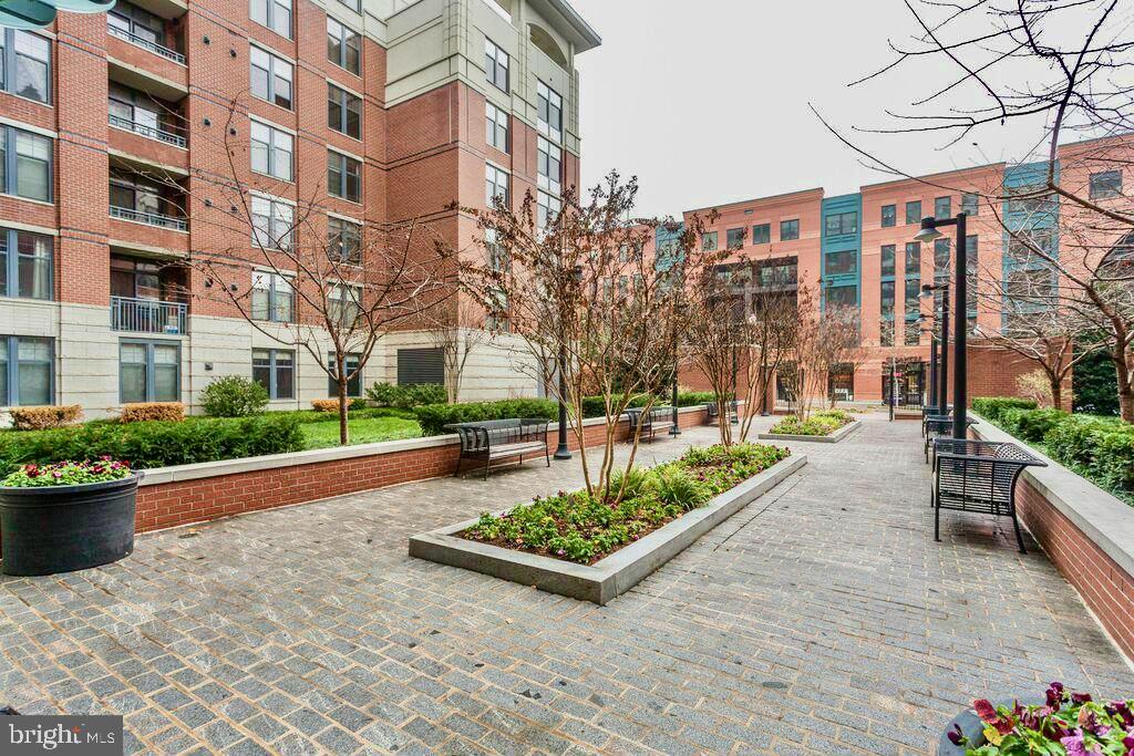 1021 N GARFIELD ST N #945