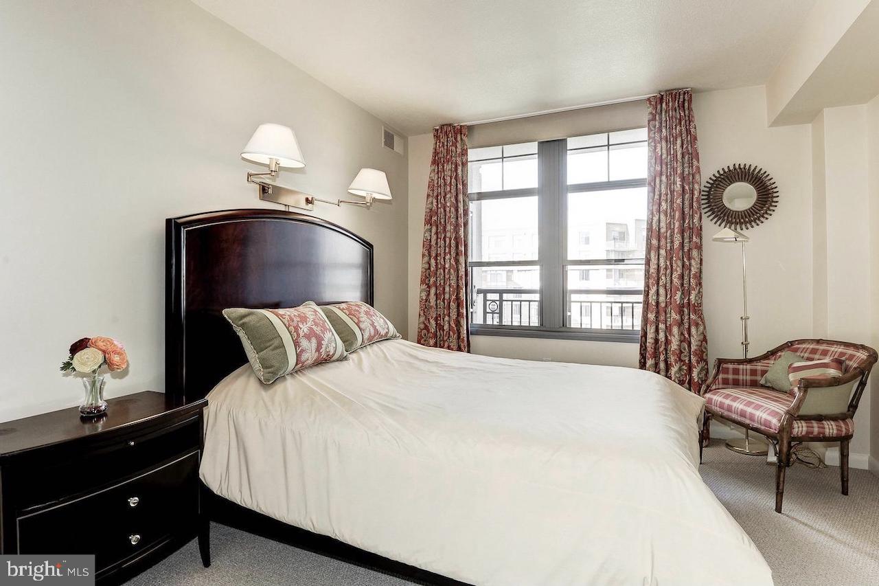 1021 N GARFIELD ST N #945