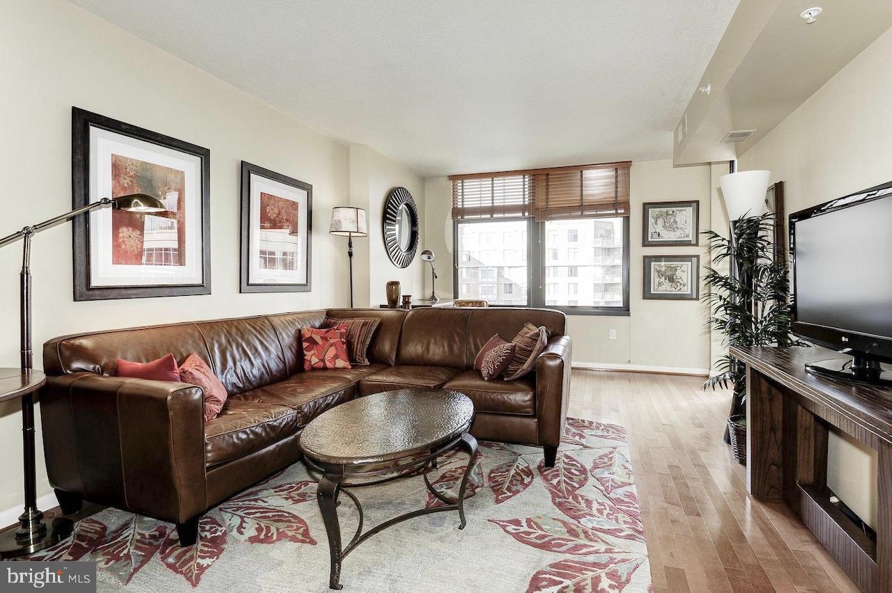 1021 N GARFIELD ST N #945