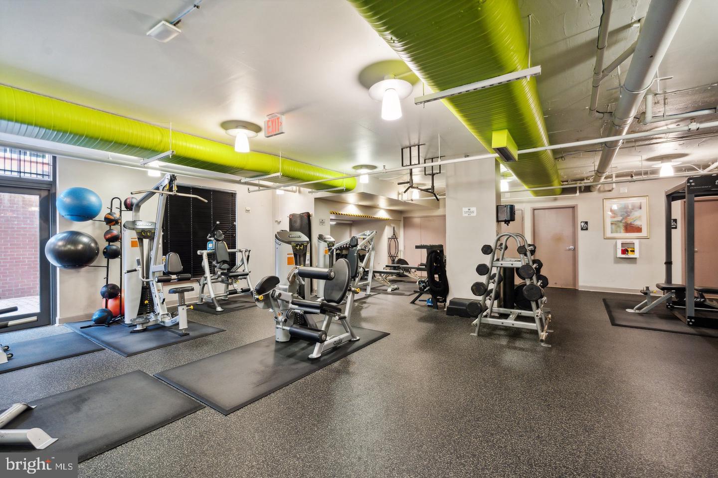 1021 N GARFIELD ST N #945