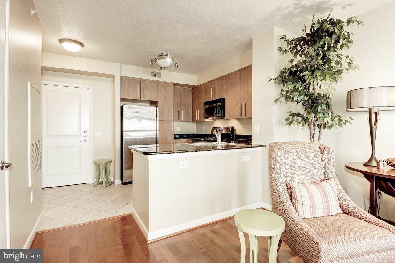 1021 N GARFIELD ST N #945