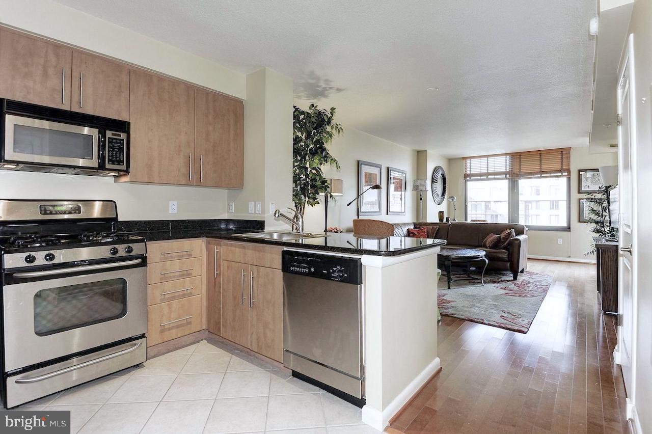 1021 N GARFIELD ST N #945