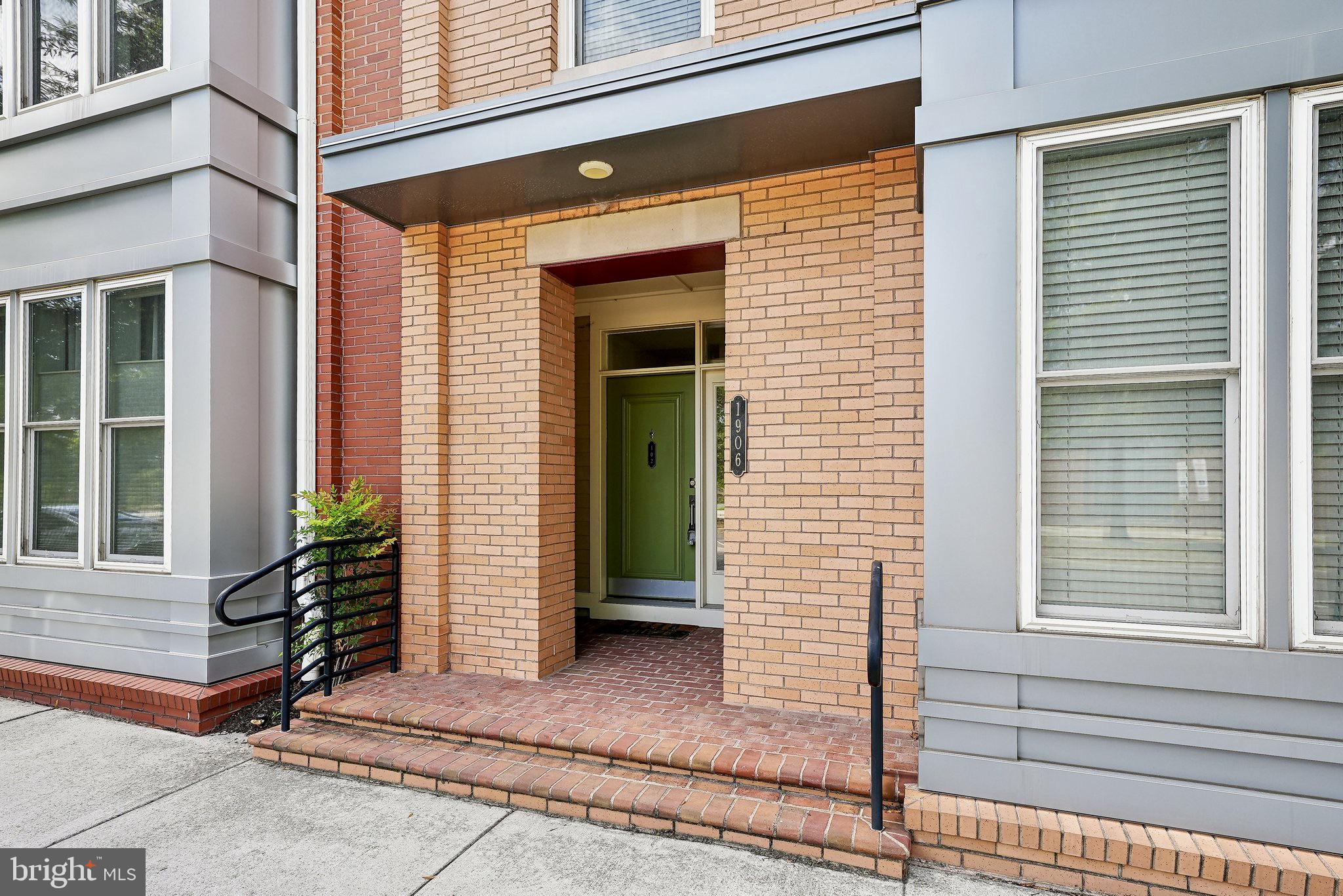 1906 Potomac Ave #102