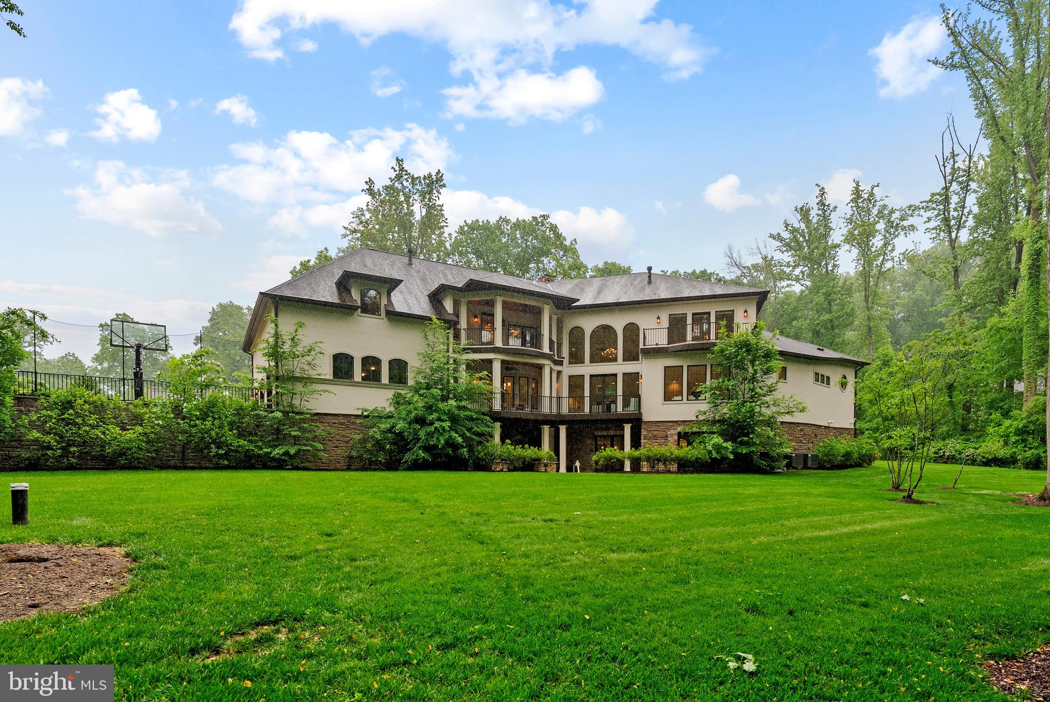 1060 Vista Dr