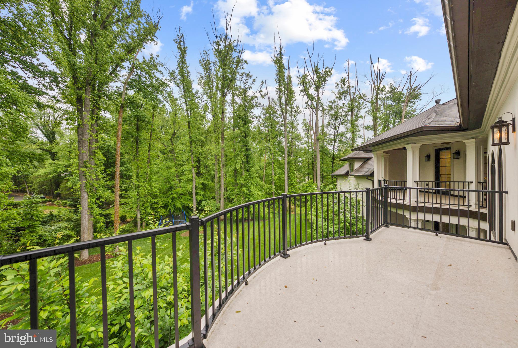 1060 Vista Dr