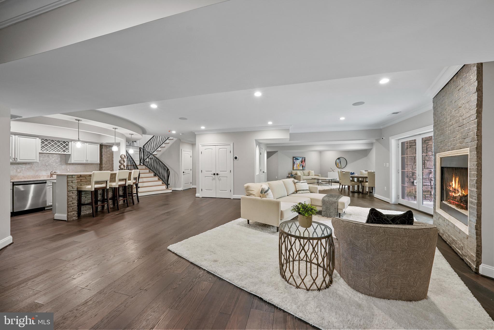 1060 Vista Dr