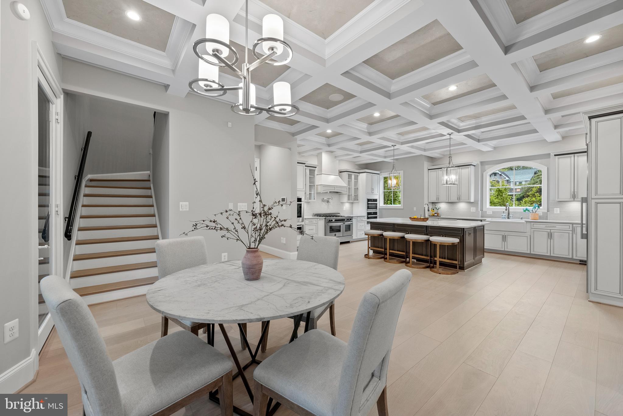 1060 Vista Dr
