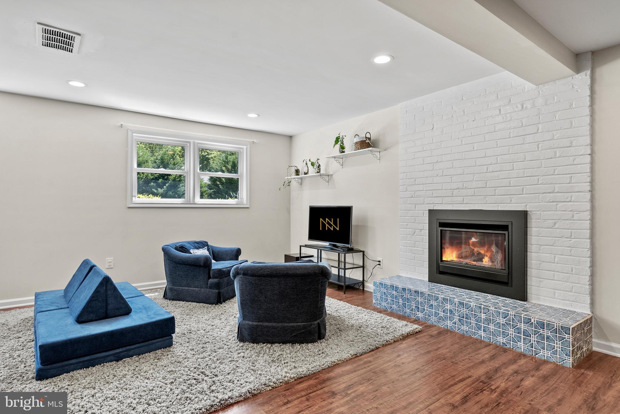 738 Ellsworth Ave