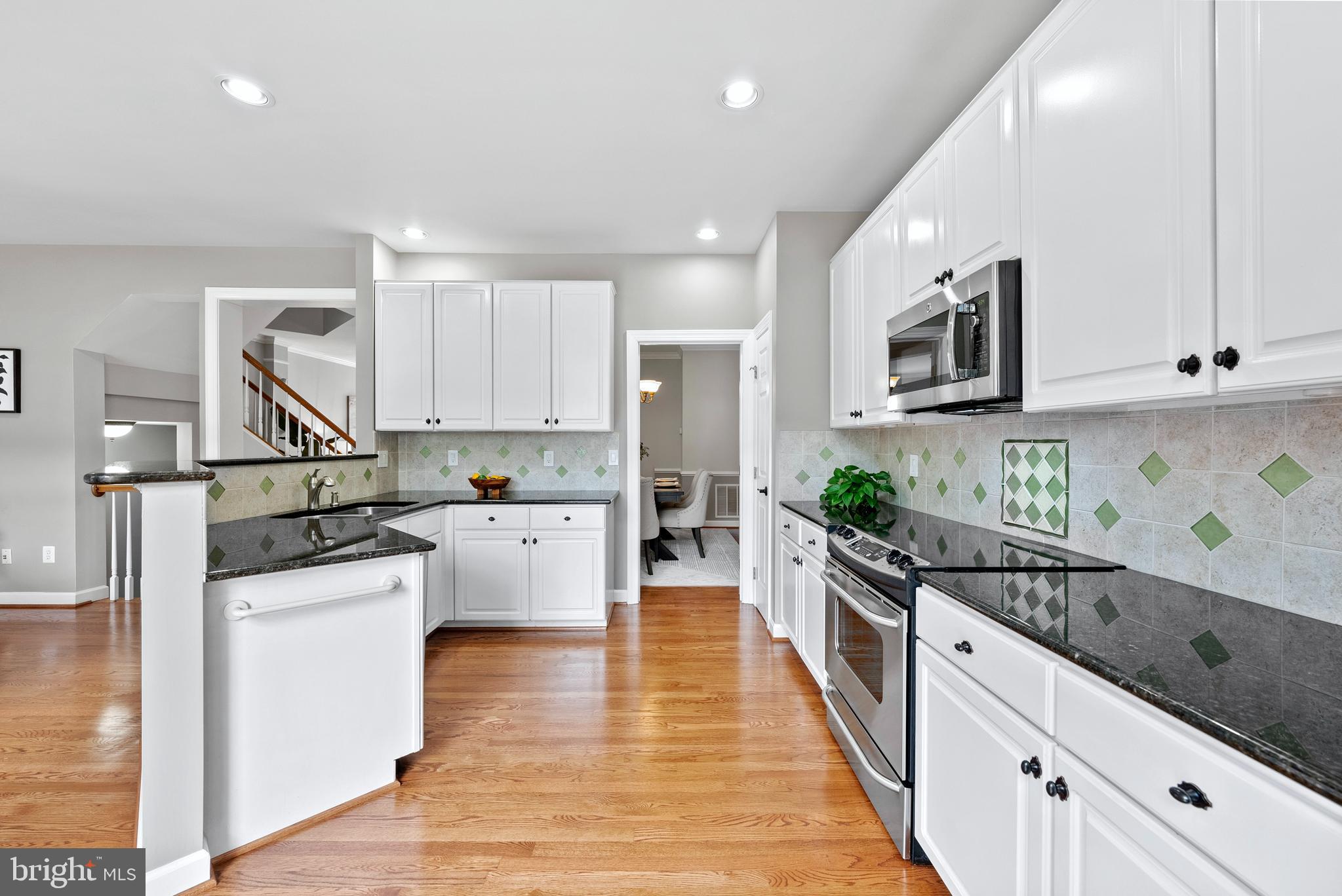 134 Roland Ct SW