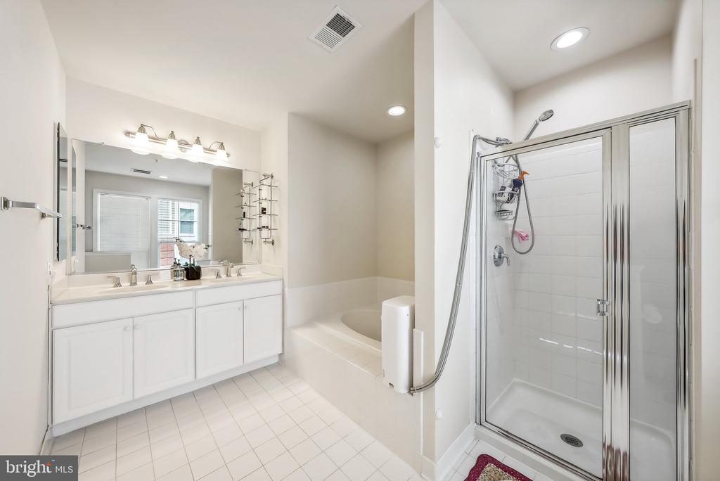 2903 Saintsbury Plz #306