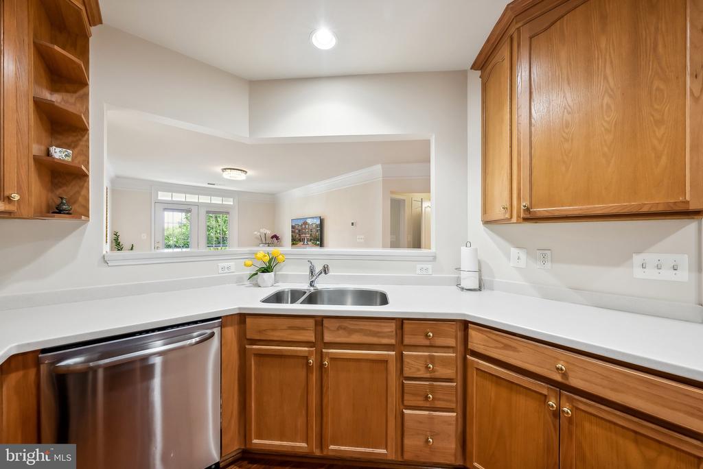 2903 Saintsbury Plz #306