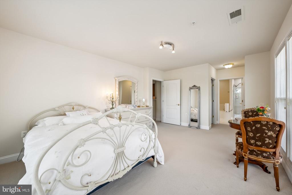 2903 Saintsbury Plz #306