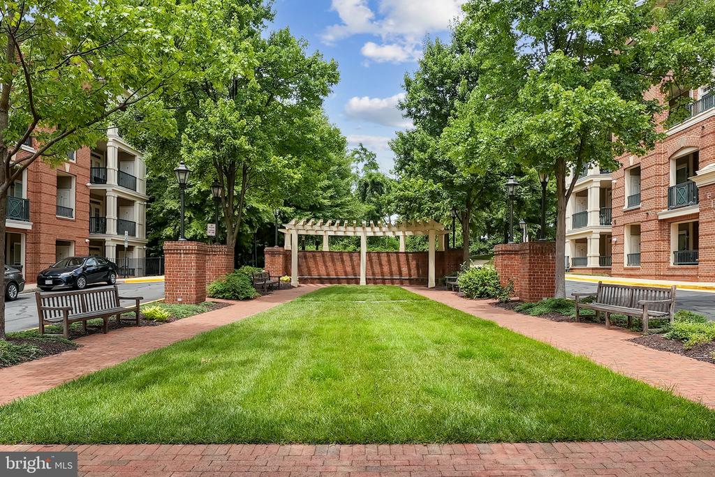 2903 Saintsbury Plz #306