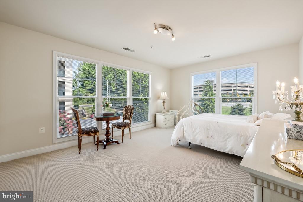 2903 Saintsbury Plz #306
