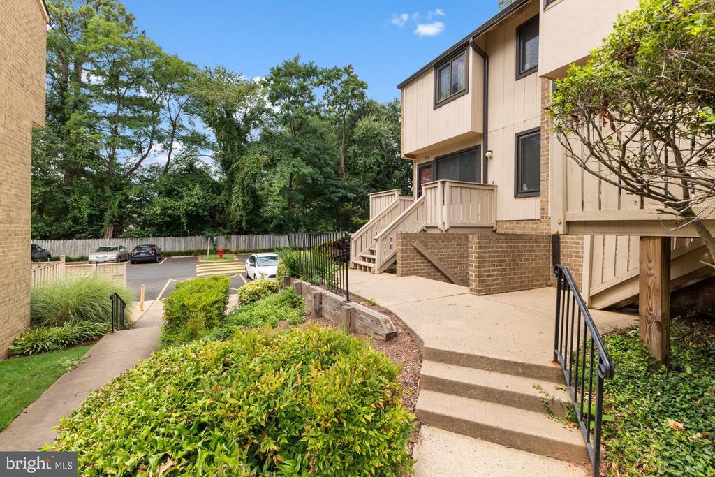 2501 GLENGYLE DR #144