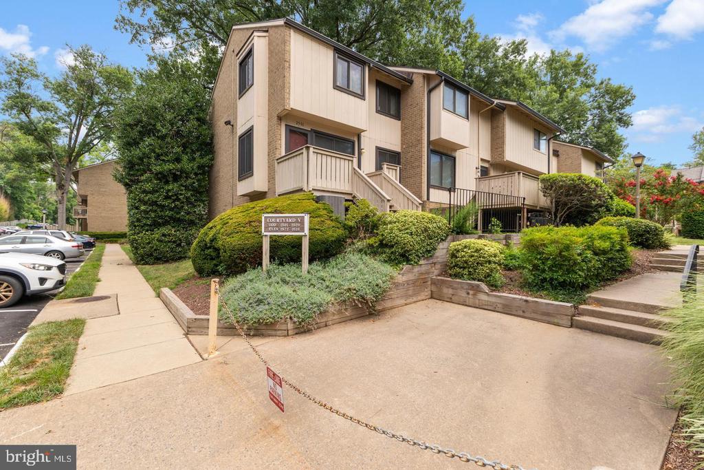 2501 GLENGYLE DR #144
