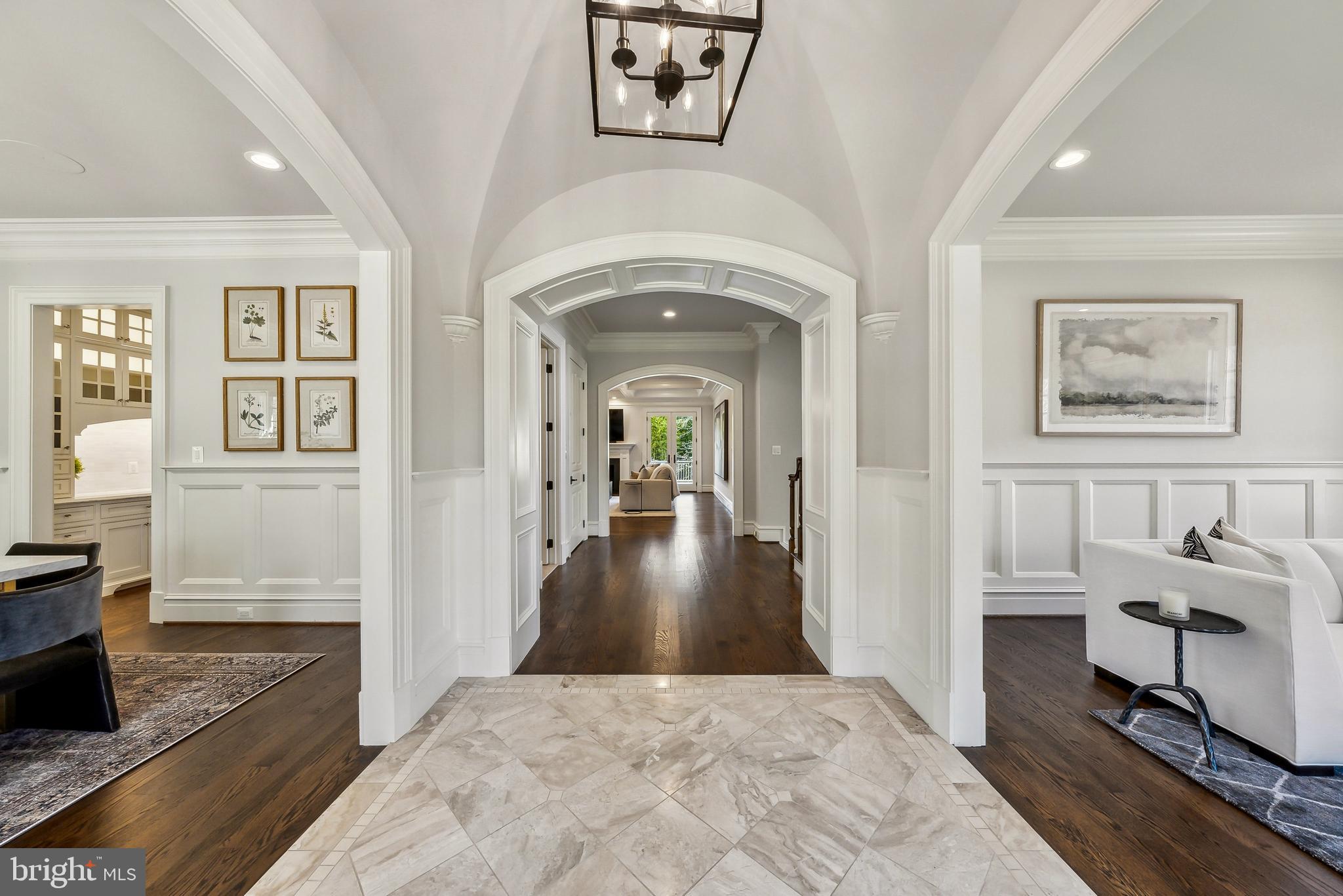 1070 Vista Dr