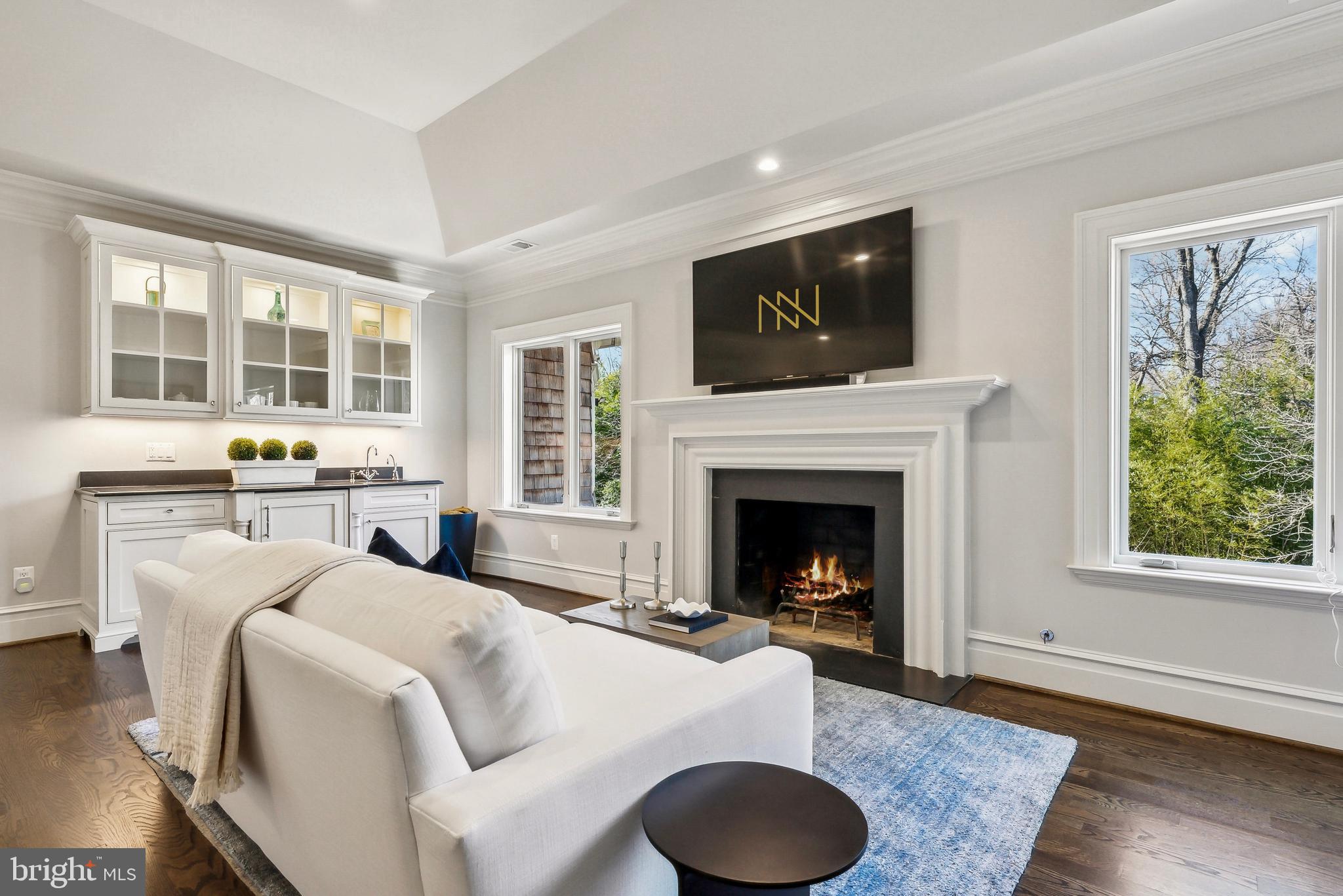 1070 Vista Dr