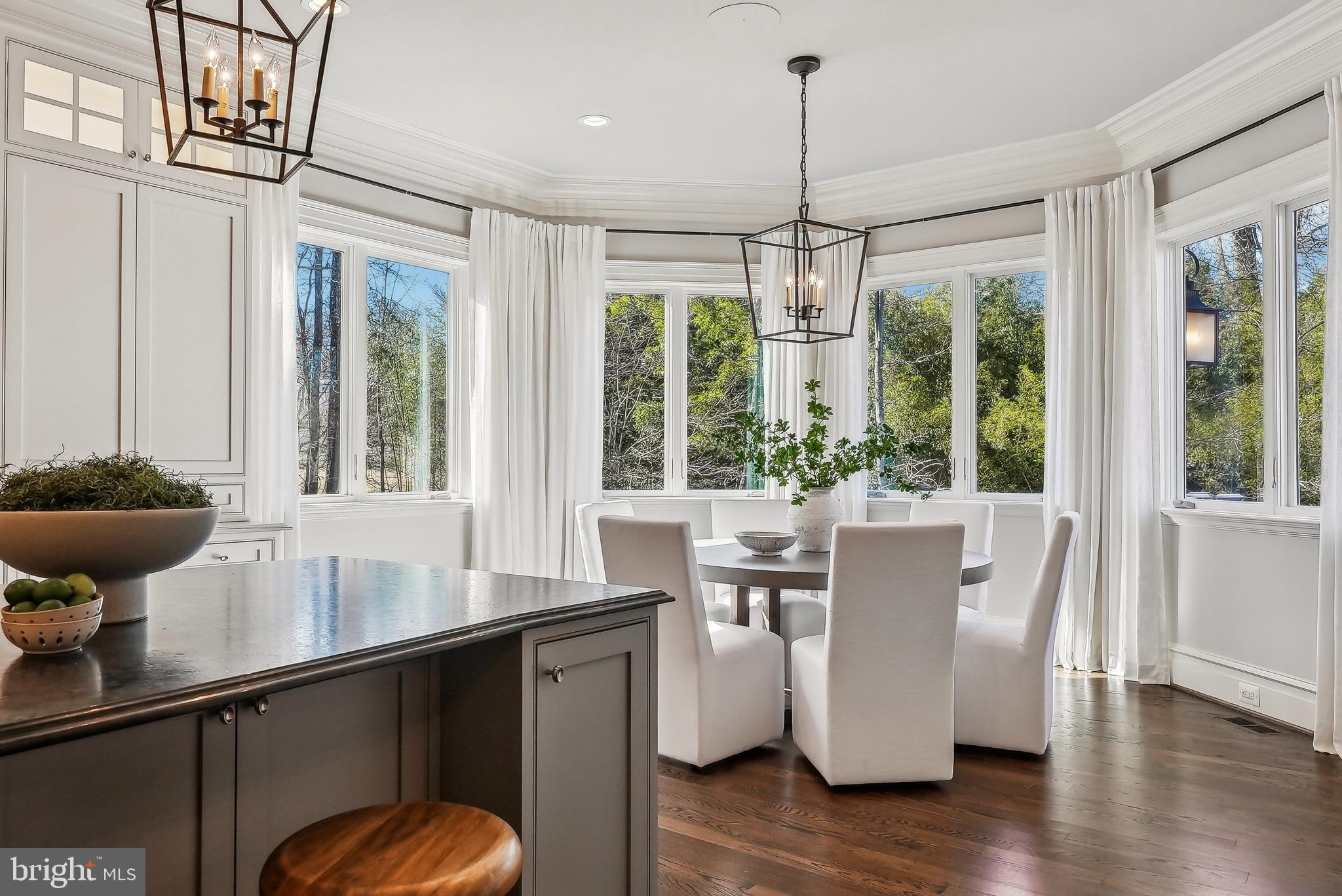 1070 Vista Dr