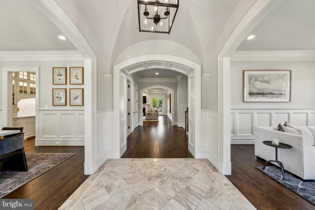 1070 Vista Dr
