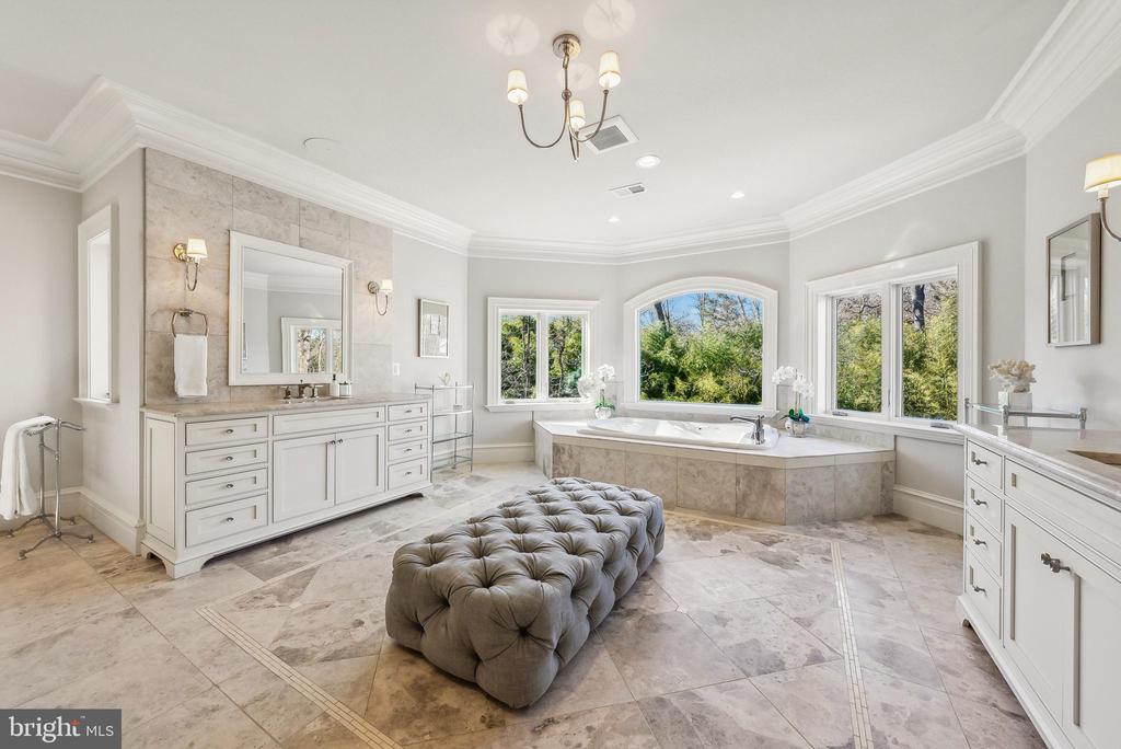 1070 Vista Dr