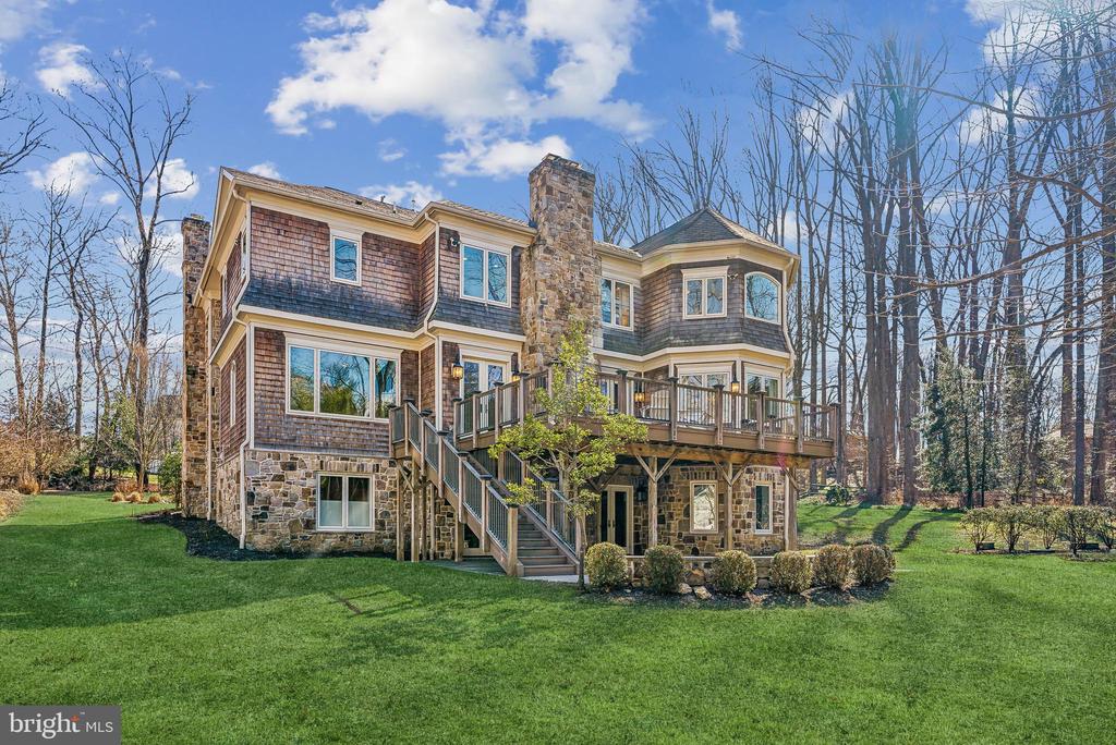 1070 Vista Dr