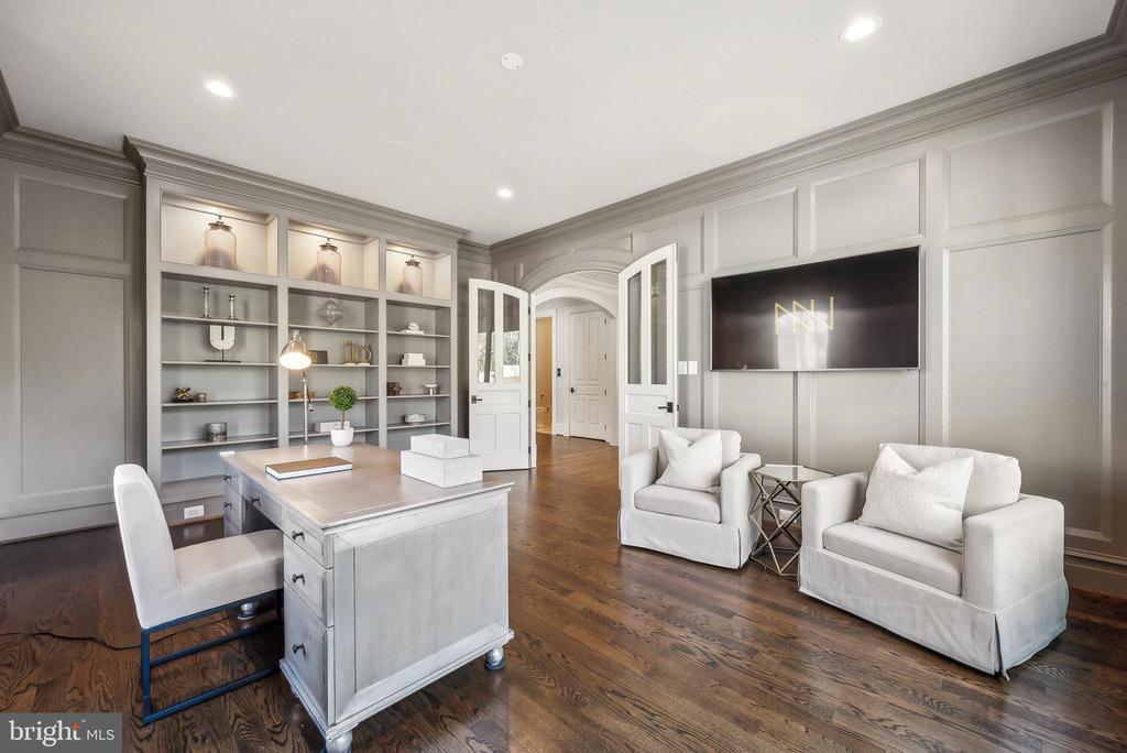 1070 Vista Dr