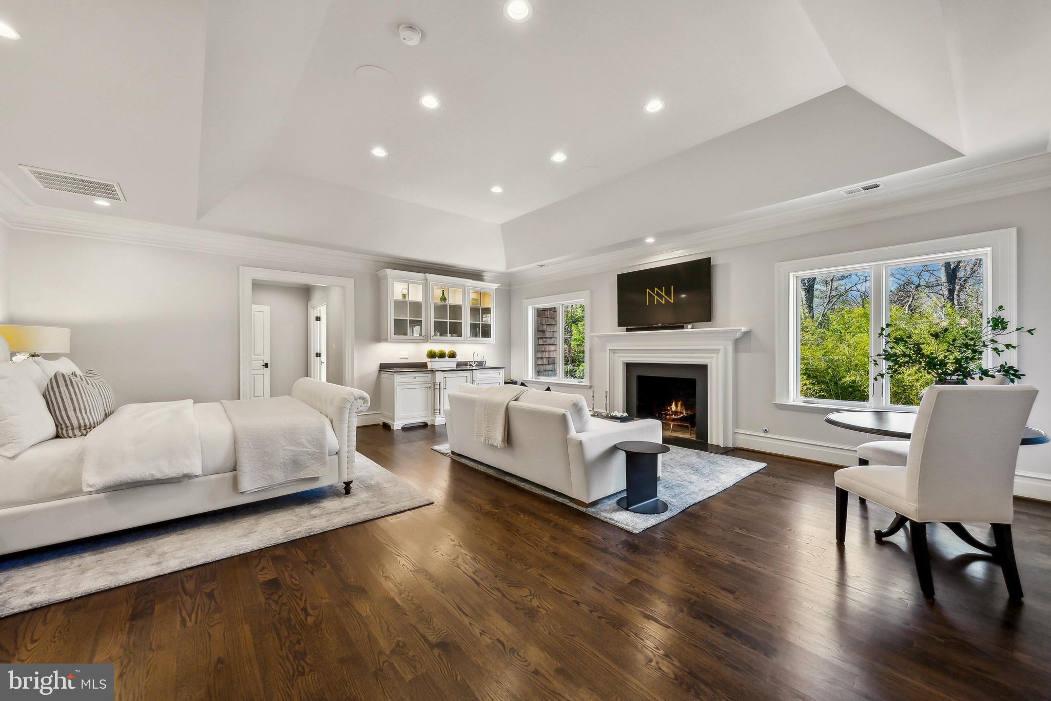 1070 Vista Dr