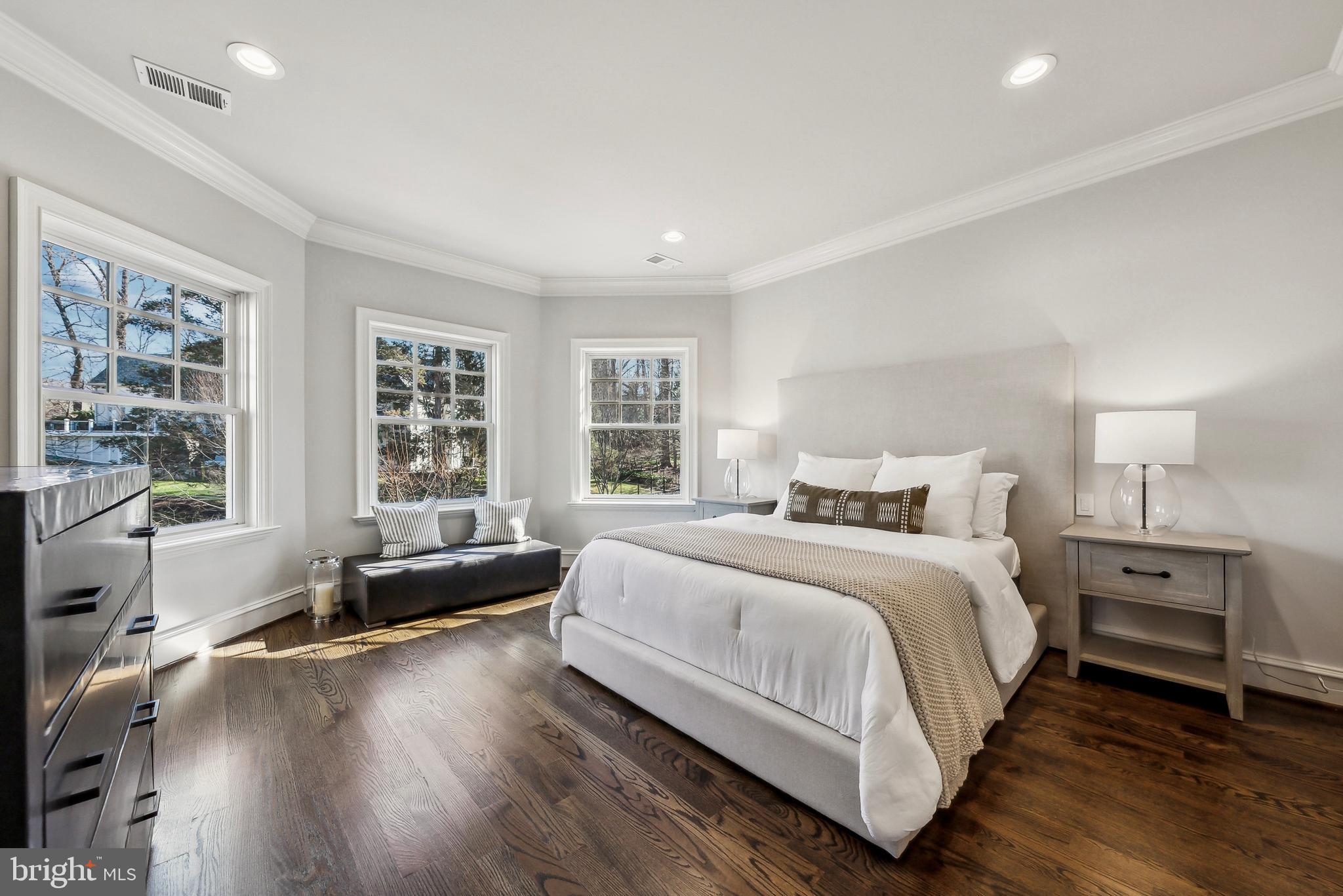 1070 Vista Dr