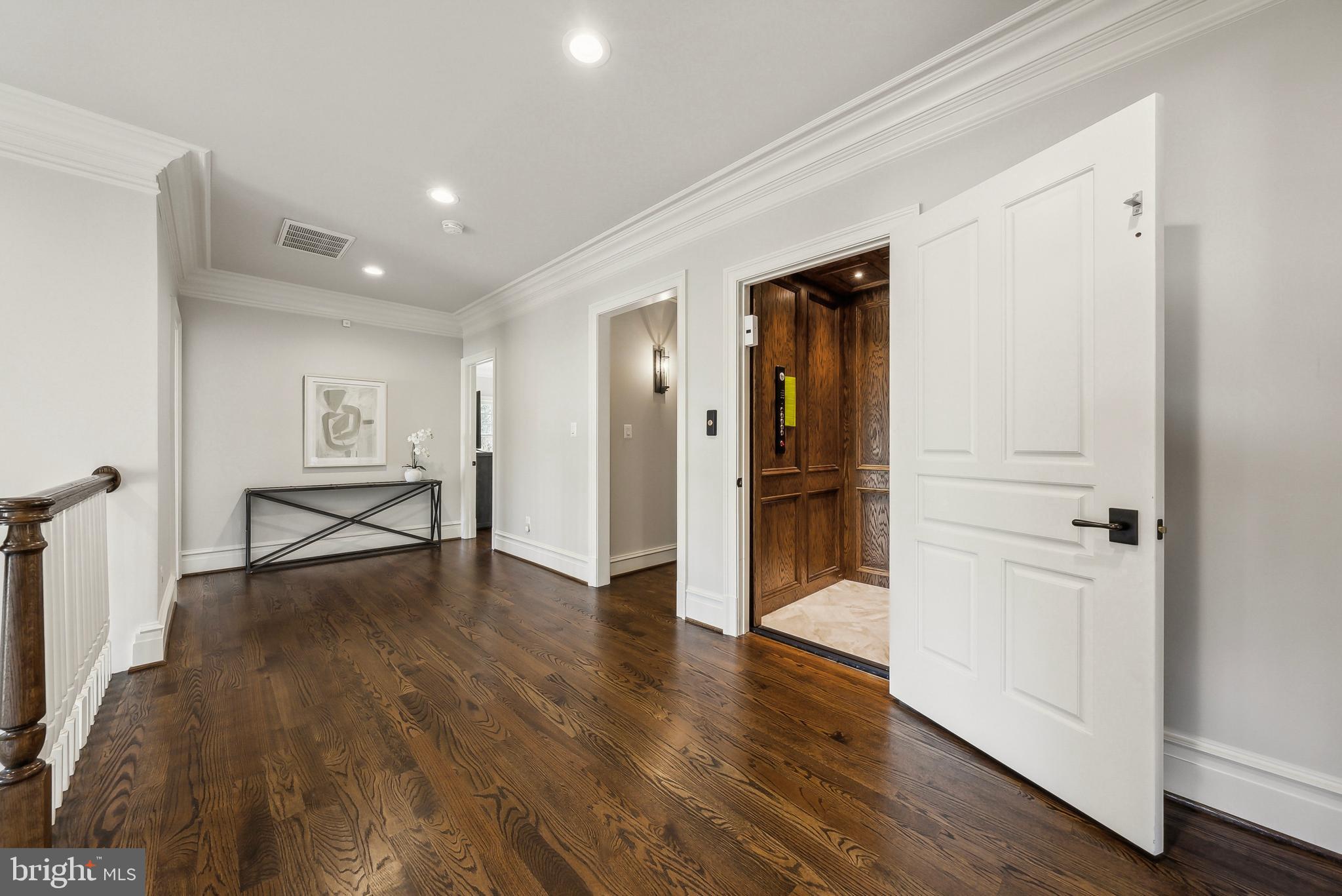 1070 Vista Dr