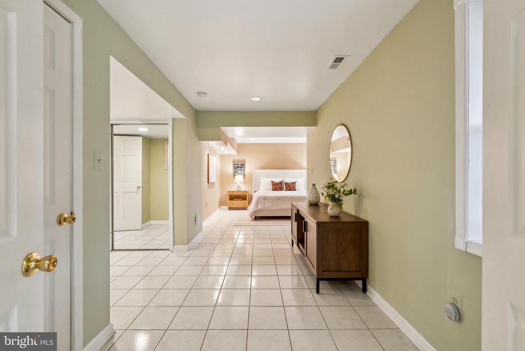 8413 Silverdale Ct