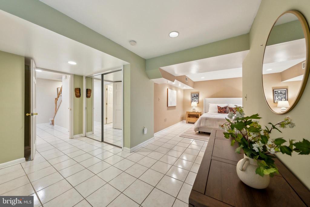 8413 Silverdale Ct