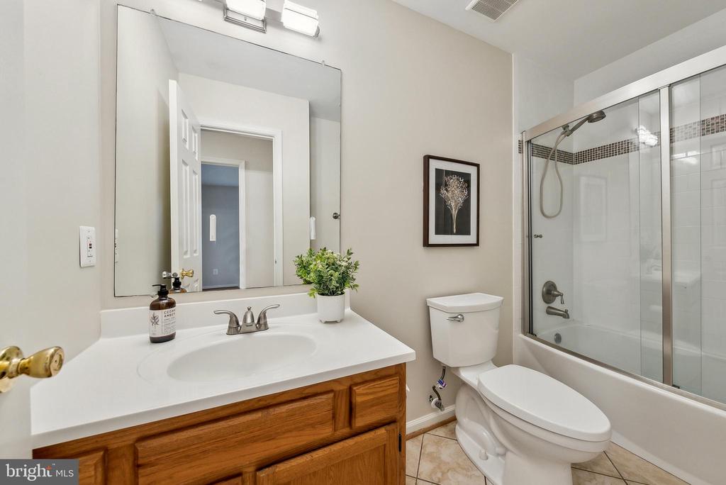 8413 Silverdale Ct