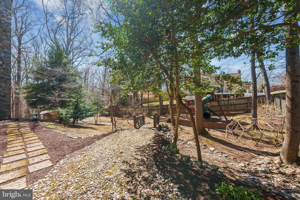 10203 Yellow Pine Dr