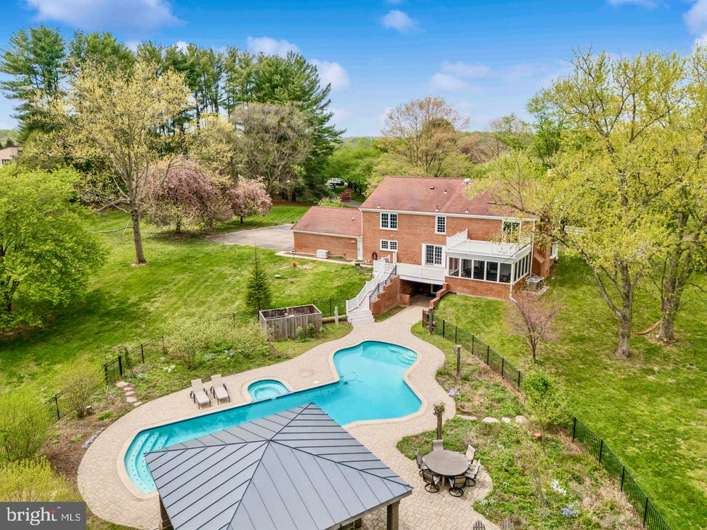 10423 Down Patrick Ln